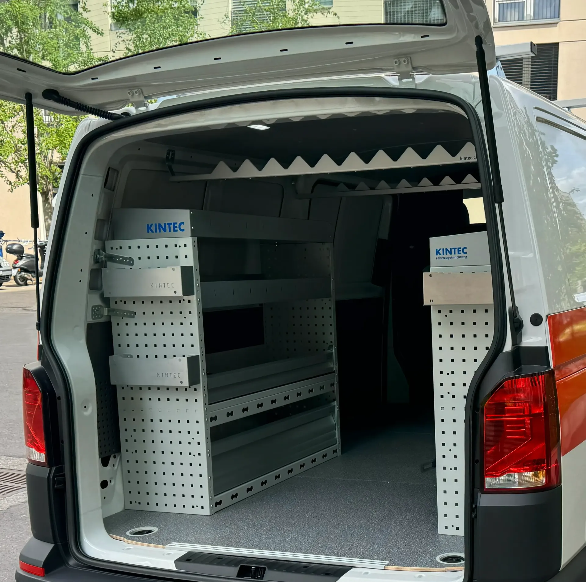 [50735] Besenhalter an Decke